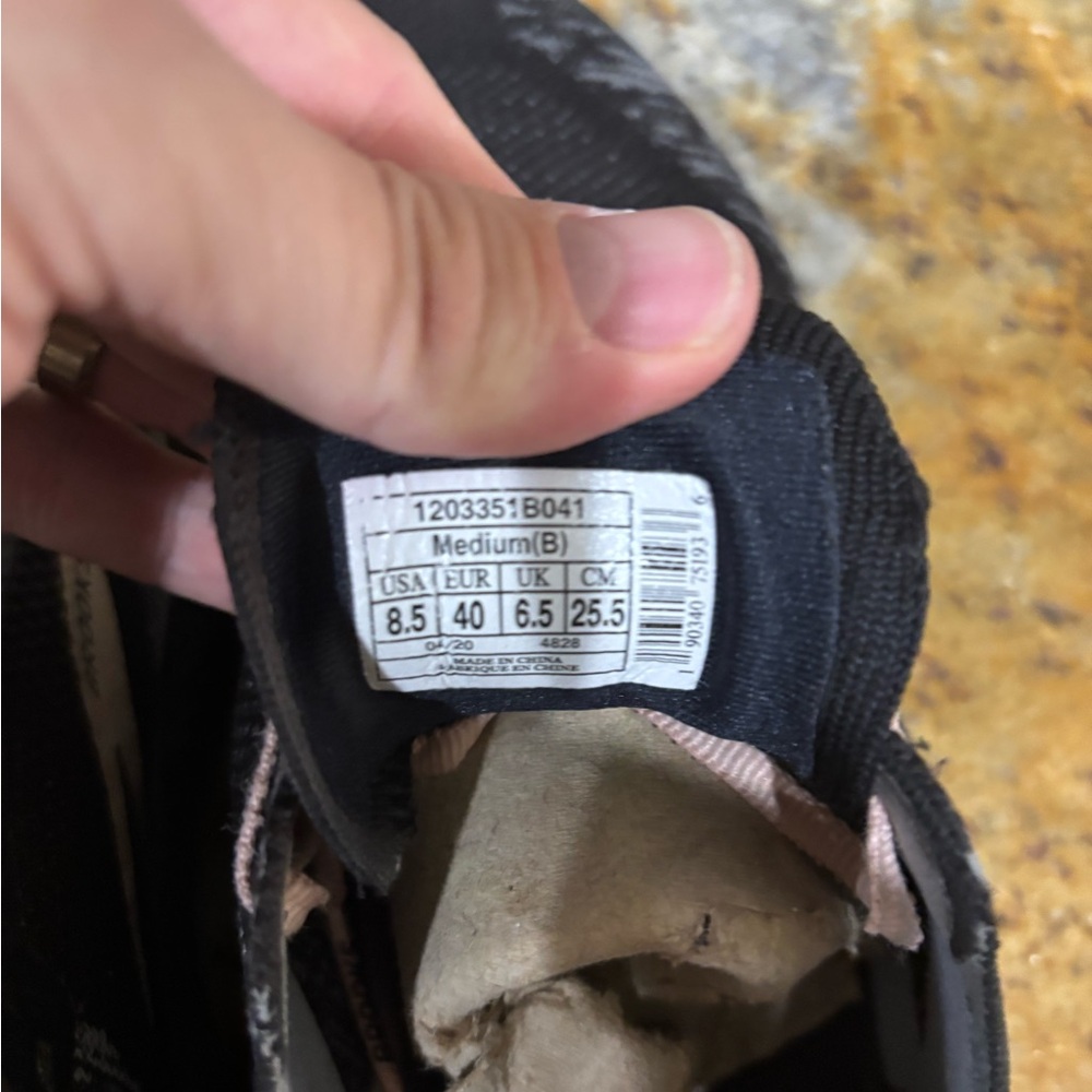Brooks levitate 4 size 8.5 - Picture 6 of 9